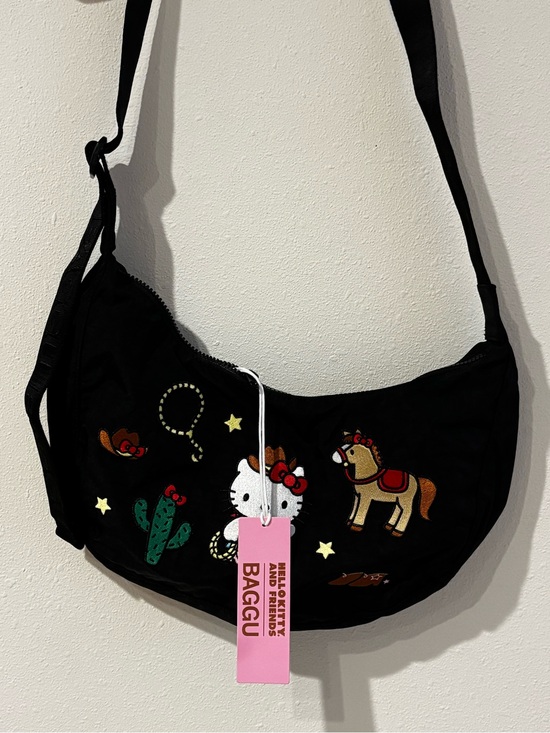BAGGU Handbags - NWT Baggu Hello Kitty Embroidered Medium Crescent Bag